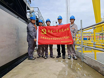 業(yè)主給華新機電黨員突擊隊頒了“金牌”！